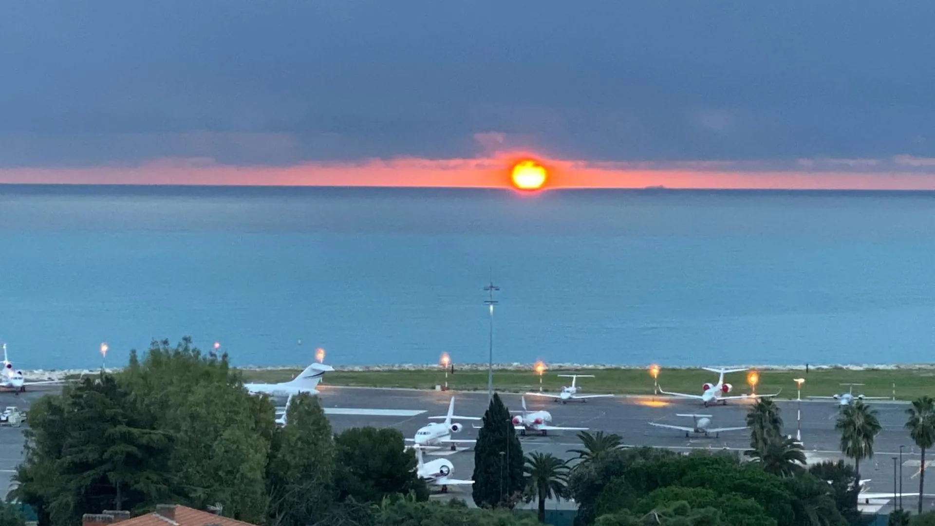 A De Pas De La Mer Nice